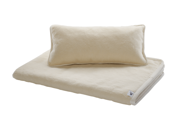 2x DUO-Woll-Bettdecke aus 100% Merino-Schafschurwolle. KbT. 135x200 cm. Weich und anschmiegsam.