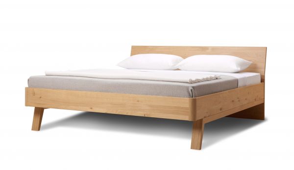 Zirben-Designerbett ALPENHERZ 180x200 cm- ein Bett mit Stil. Mit Querbalken